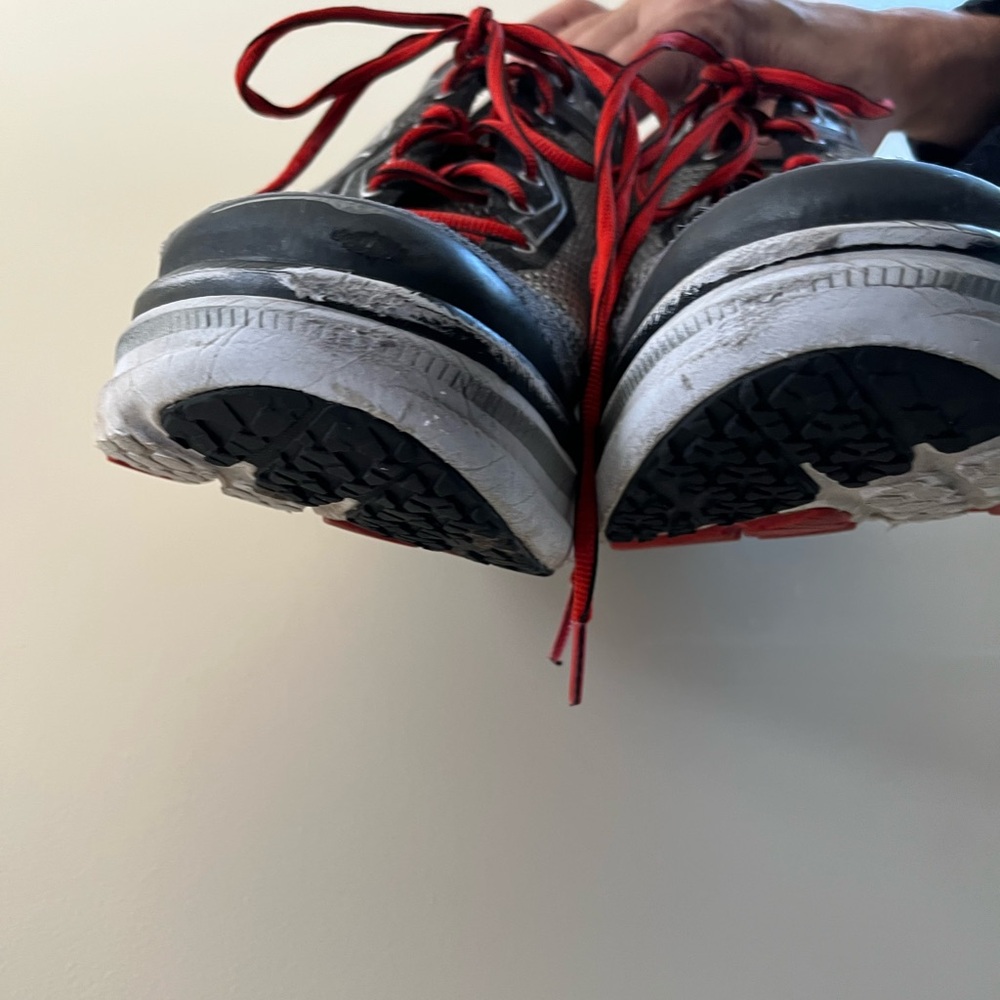 Hoka ONE ONE BONDI4 RUNNING Shoes
Men’s size 13 
Preowned Used Hole and scuffs. - Picture 5 of 16